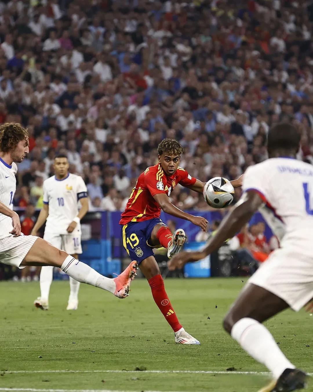 PG电子- 梅西新赛季技艺秀让对手无奈让球迷至嗨 