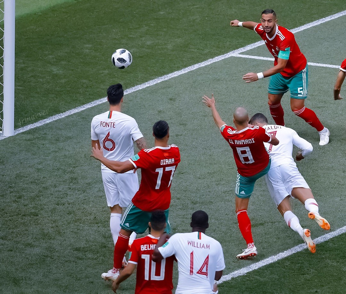 PG游戏-包含C罗连续十场比赛得分超过赛况扑朔迷离，湖人挑战极限！的词条